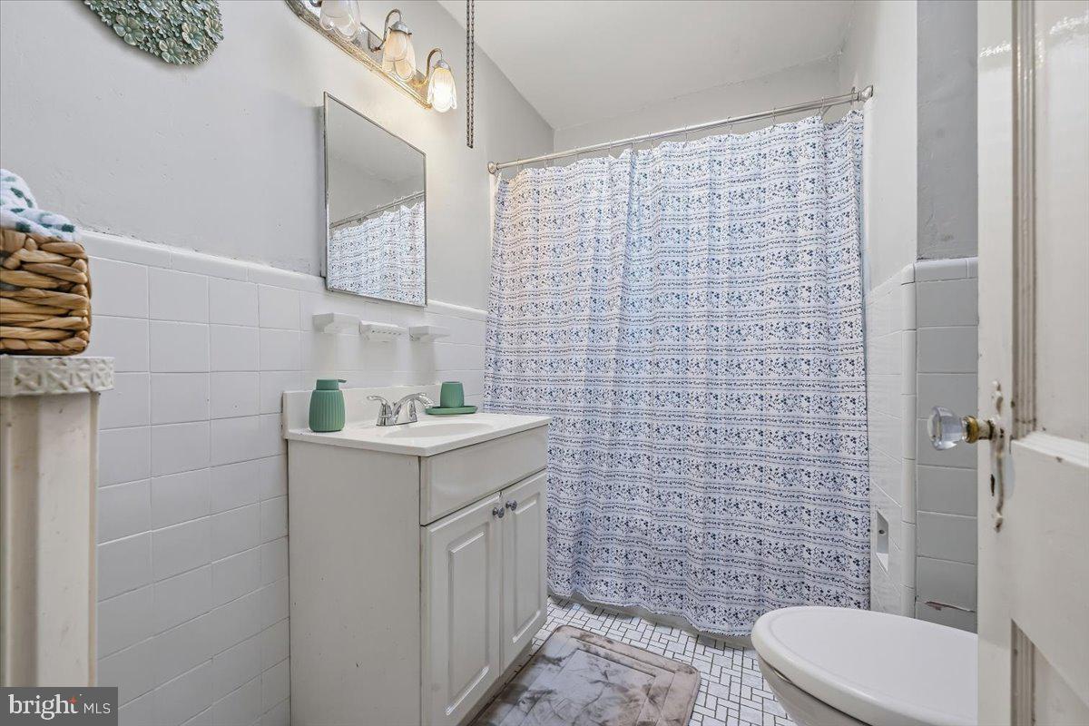 4151 Barnett St Property Photo 3