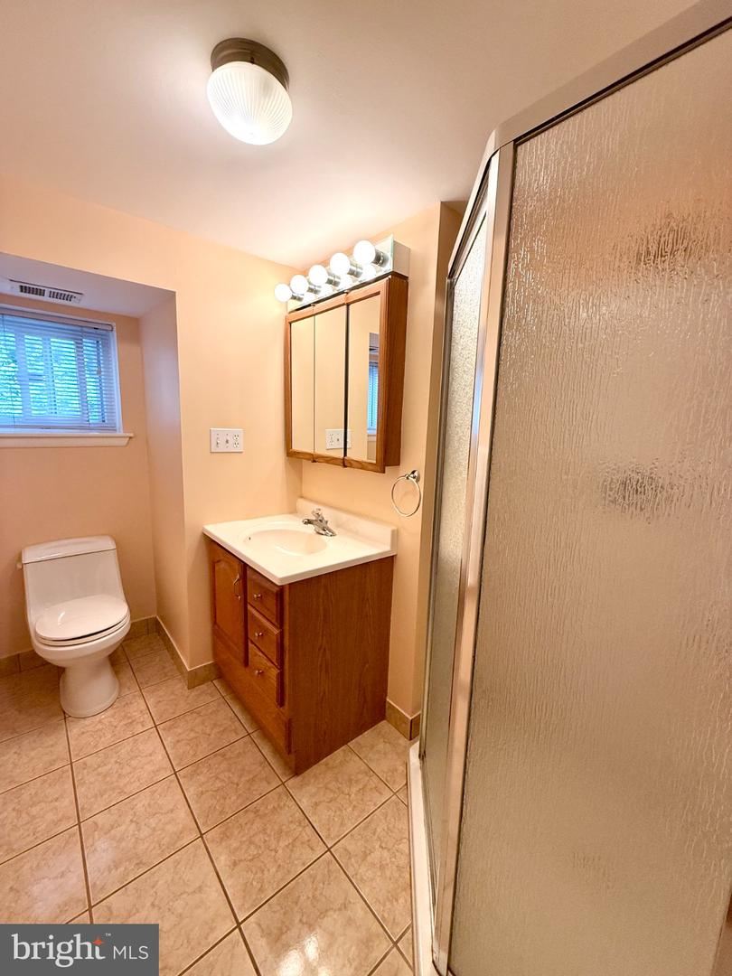 232 Robbins St Property Photo 24