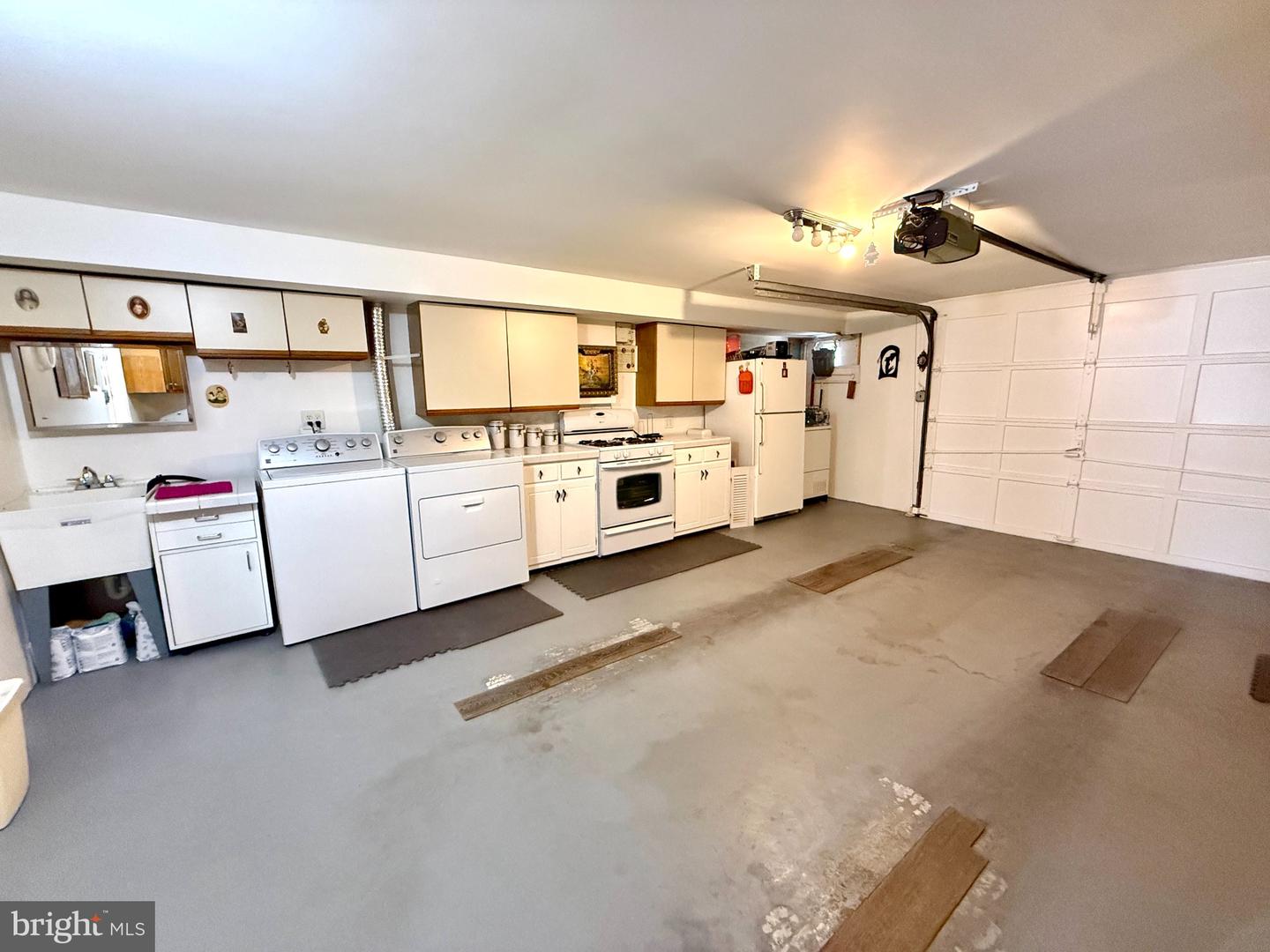 232 Robbins St Property Photo 29