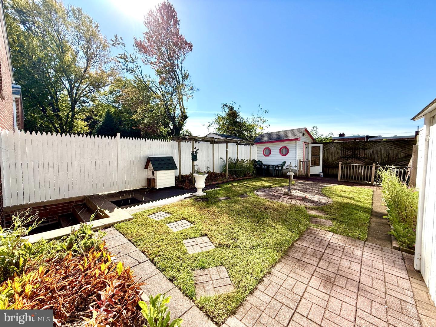 232 Robbins St Property Photo 35