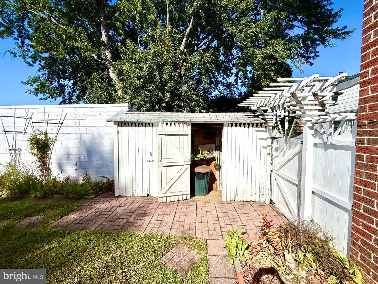 232 Robbins St Property Photo 36