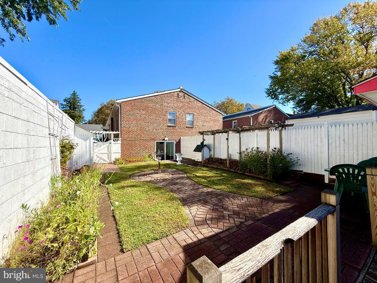232 Robbins St Property Photo 37