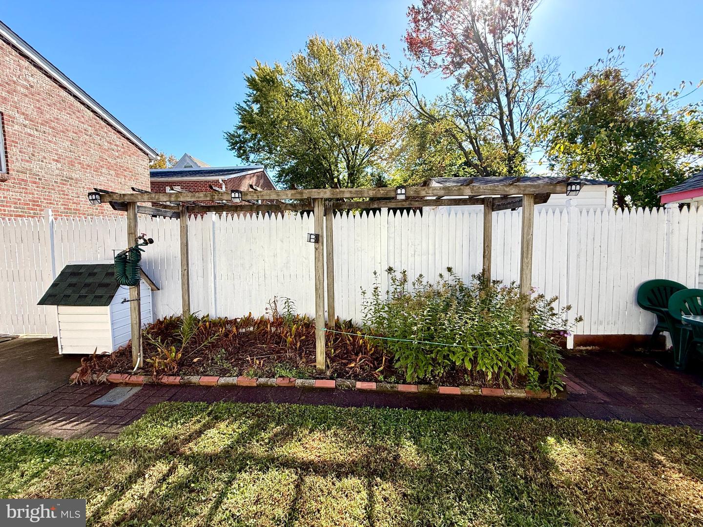232 Robbins St Property Photo 40