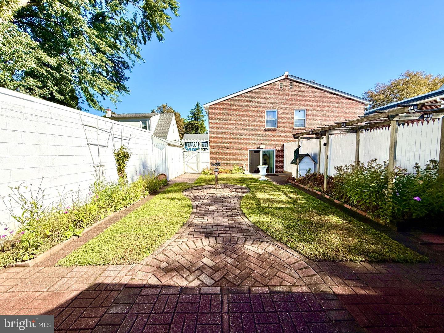 232 Robbins St Property Photo 41