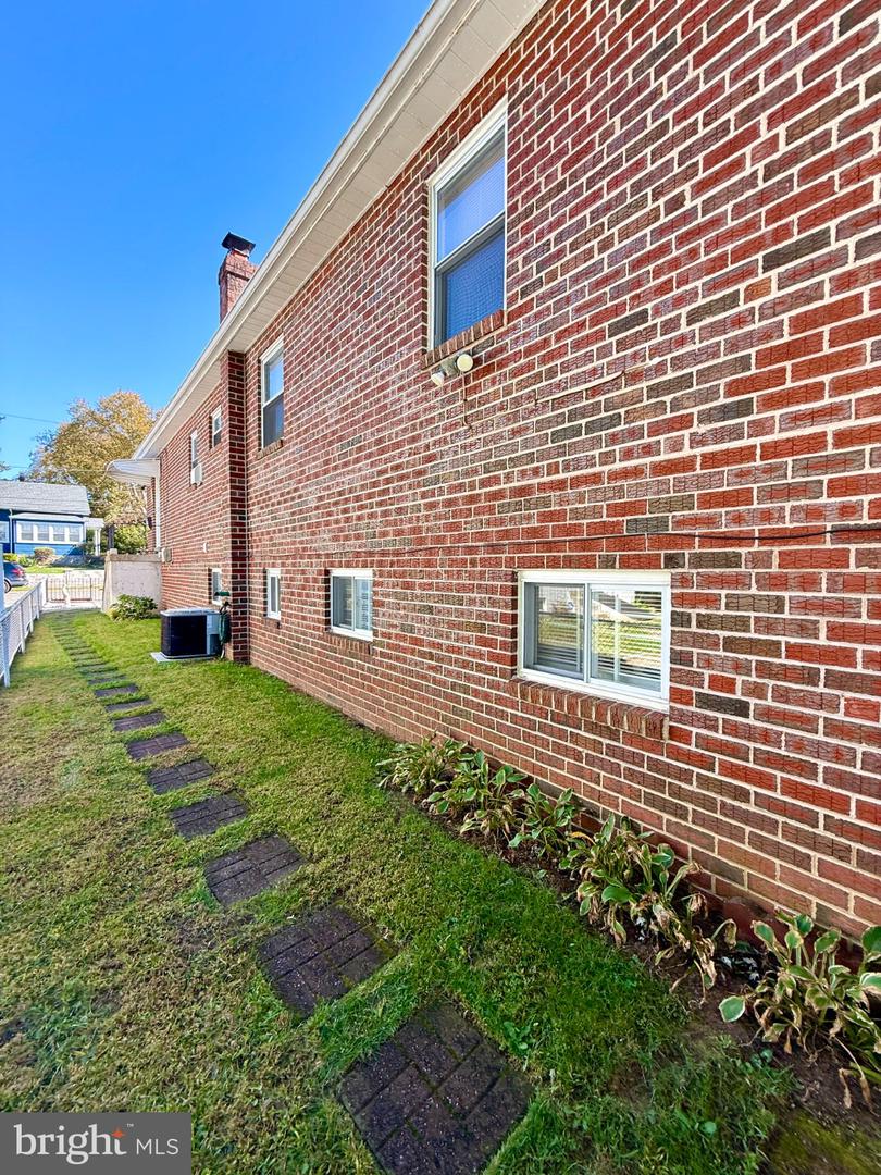 232 Robbins St Property Photo 44