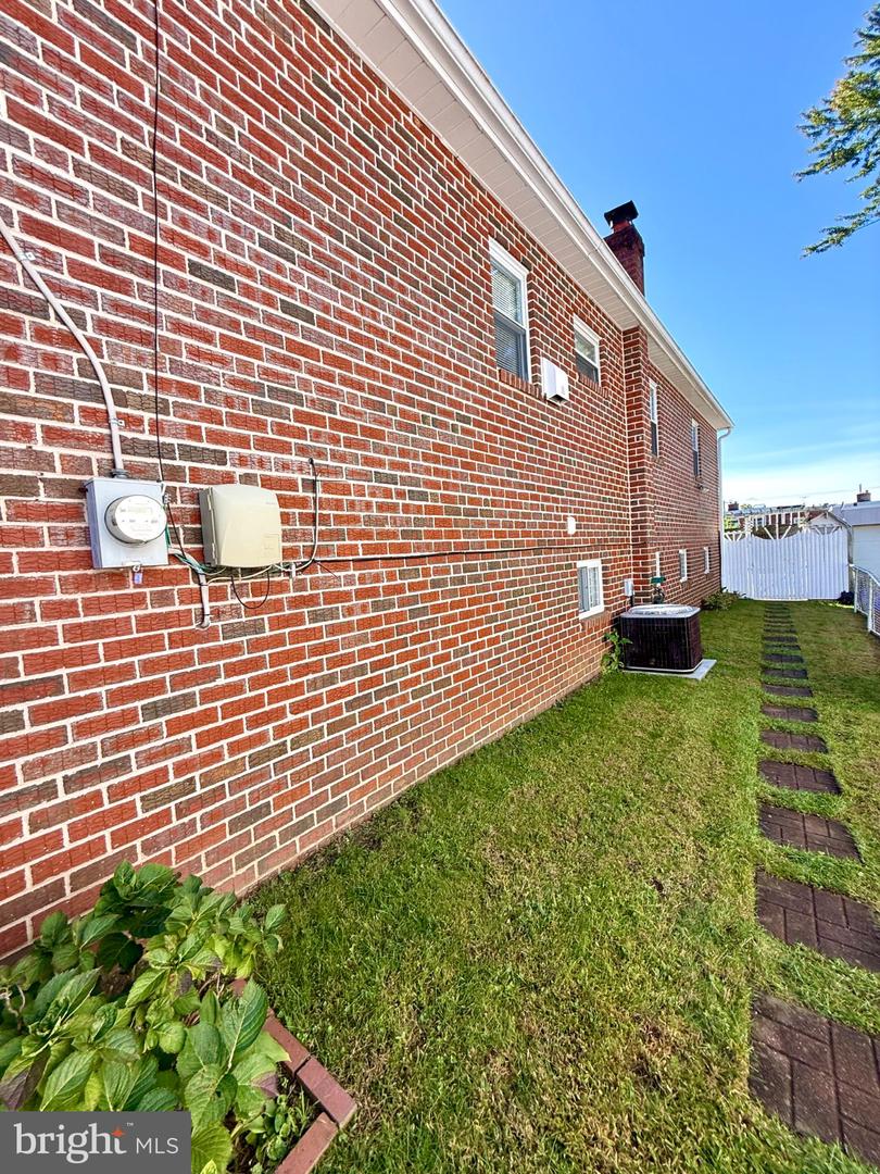 232 Robbins St Property Photo 45