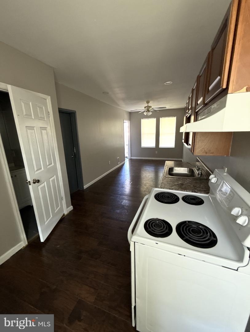 1854 Clarence St Property Photo 3