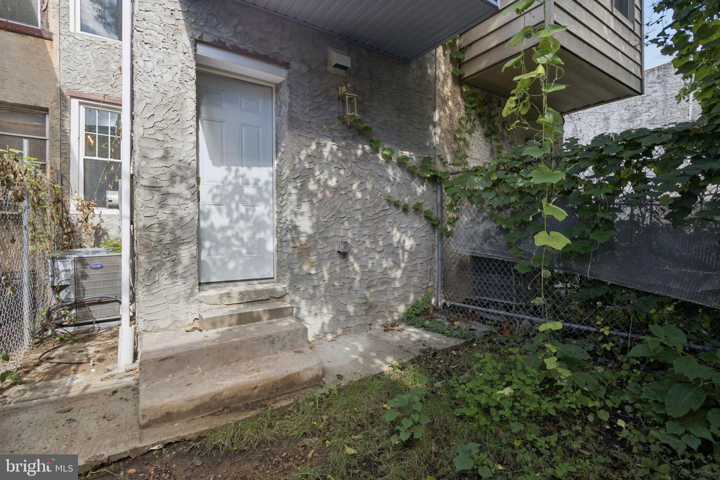 2916 Page St Property Photo 4