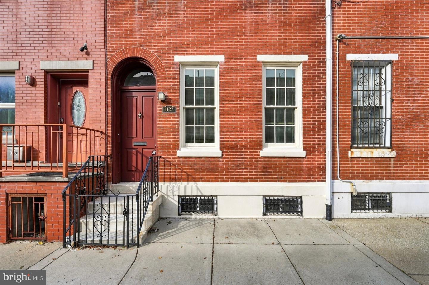 1127 Green St Property Photo 3