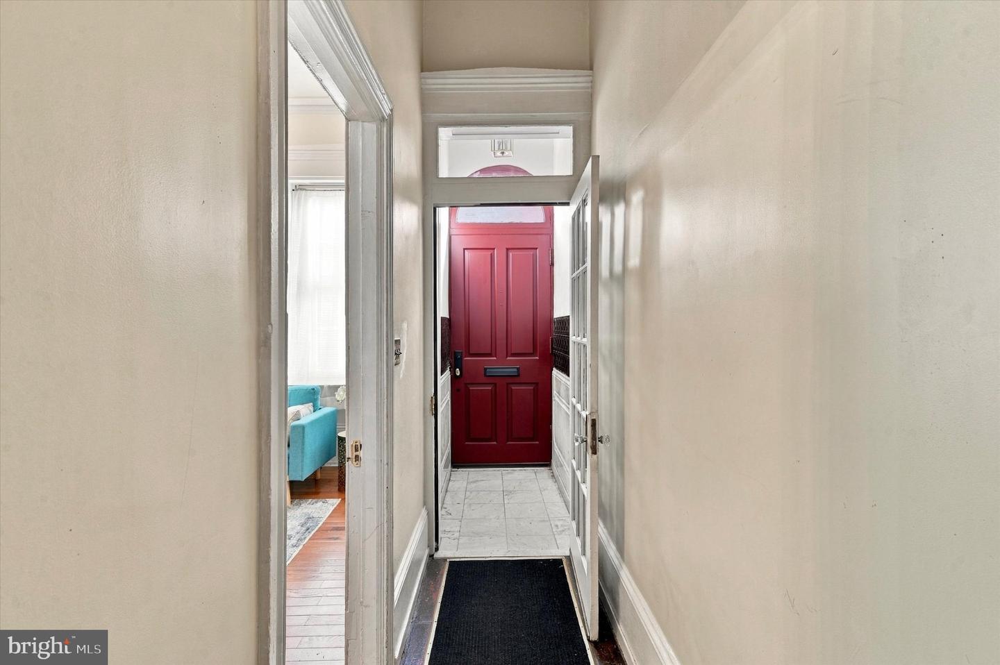 1127 Green St Property Photo 4