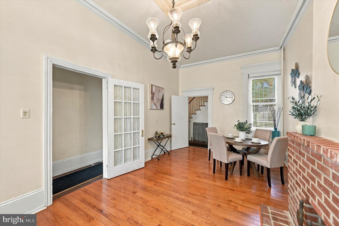 1127 Green St Property Photo 10