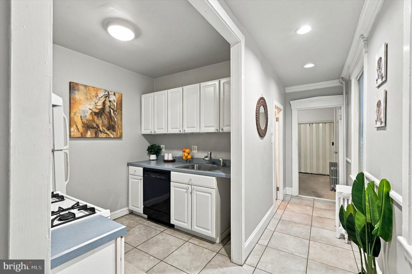 1127 Green St Property Photo 11