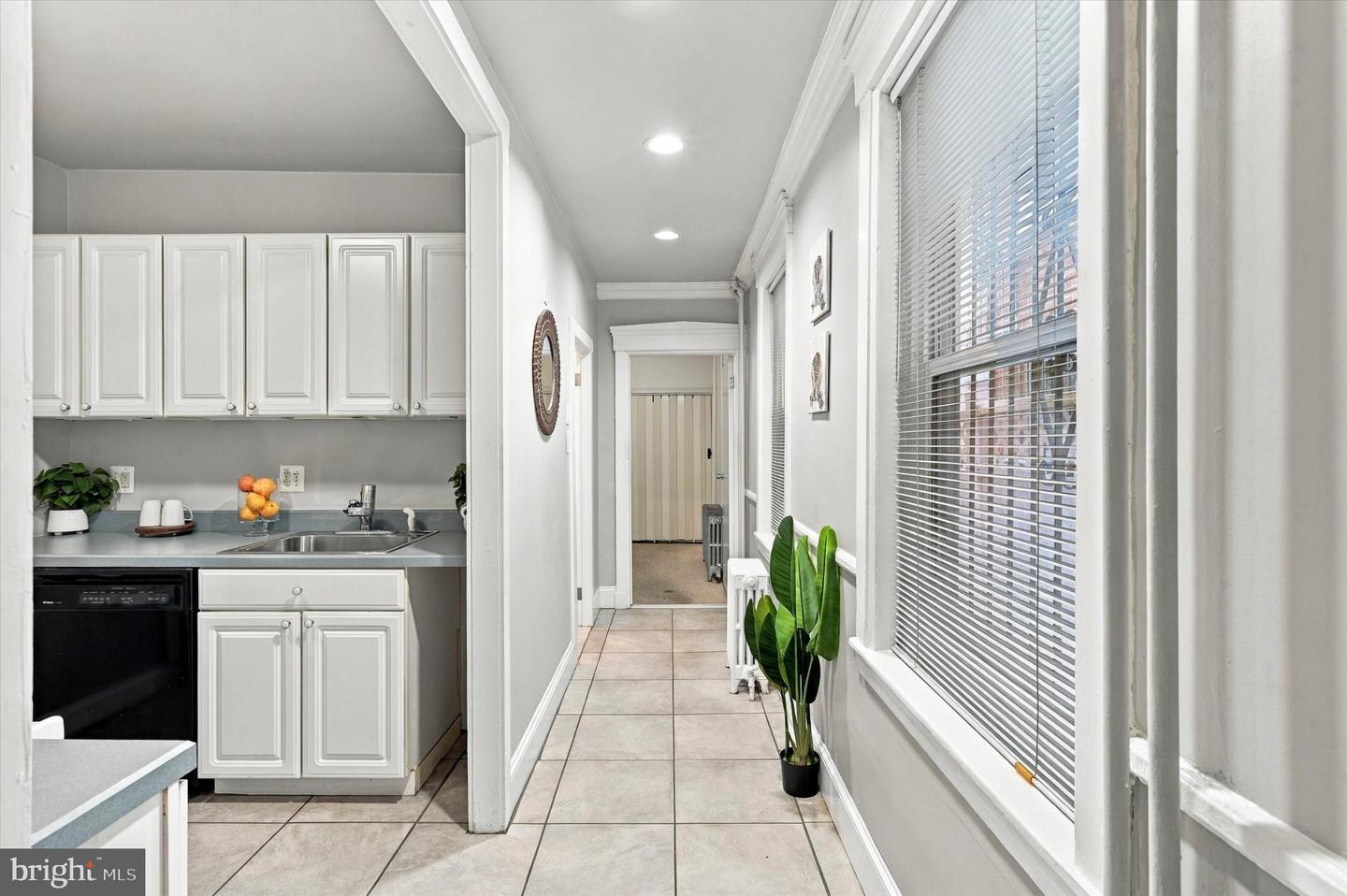 1127 Green St Property Photo 12