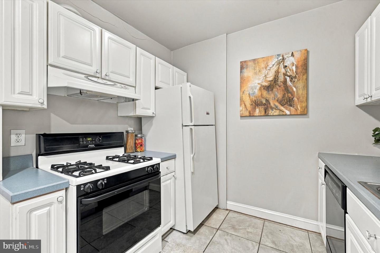 1127 Green St Property Photo 14