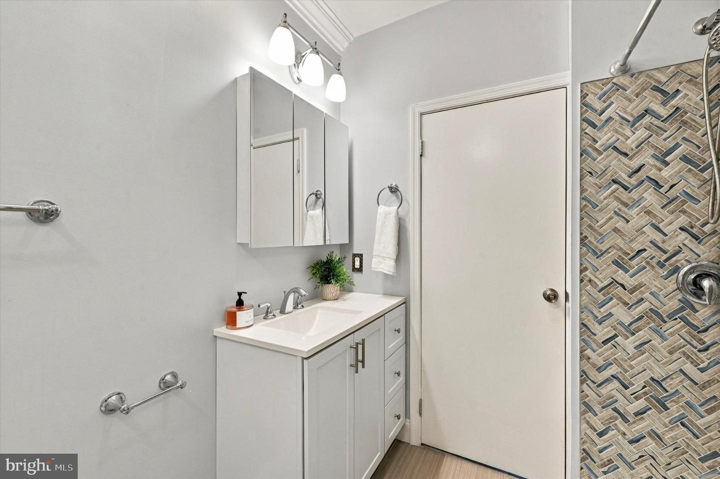 1127 Green St Property Photo 15