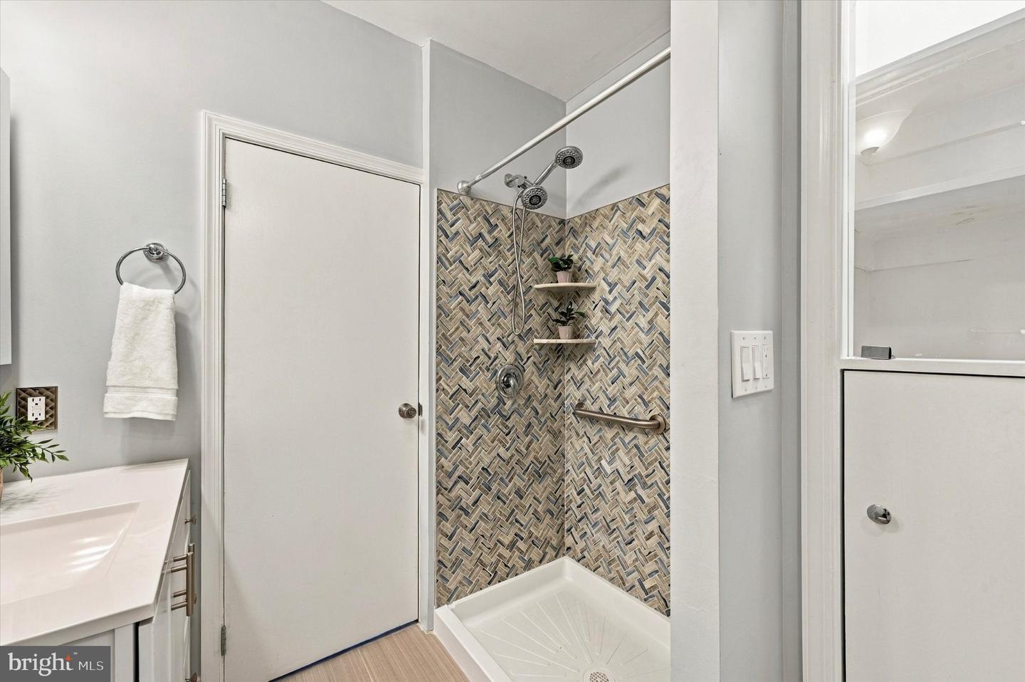 1127 Green St Property Photo 16