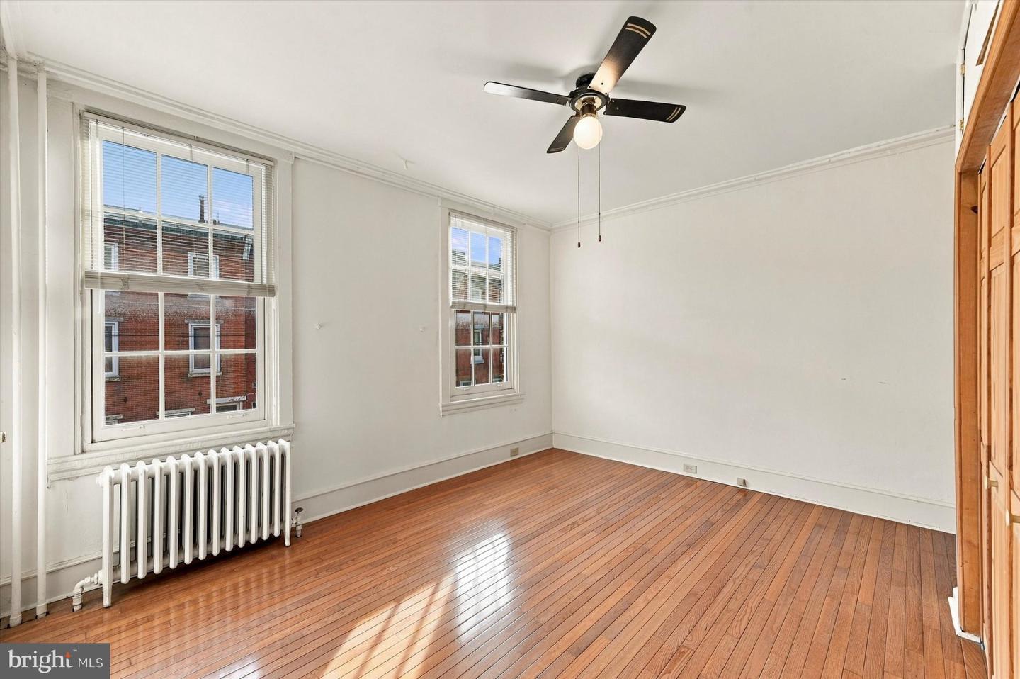 1127 Green St Property Photo 25