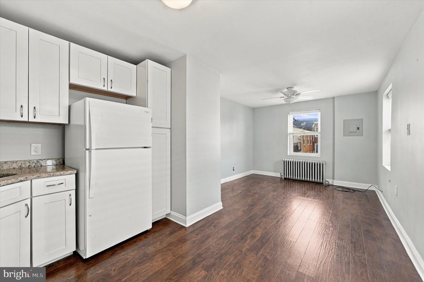 1127 Green St Property Photo 28