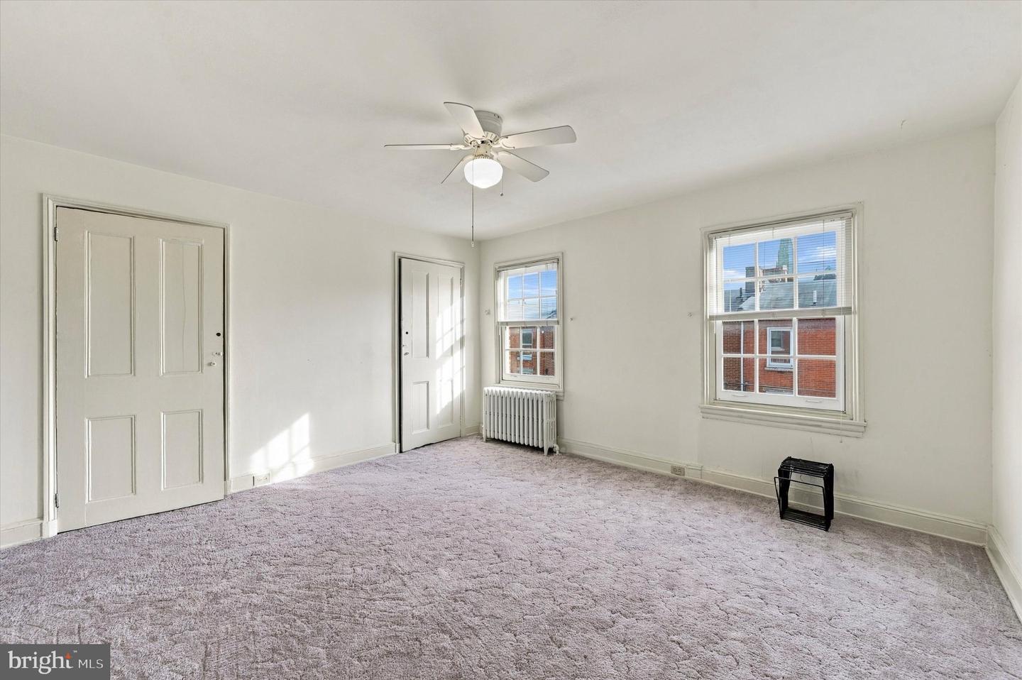 1127 Green St Property Photo 33