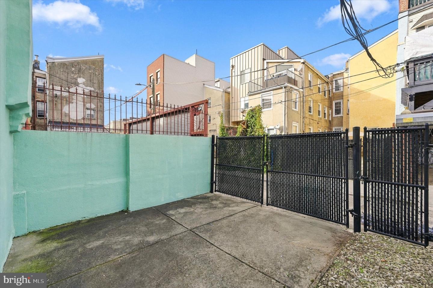 1127 Green St Property Photo 35