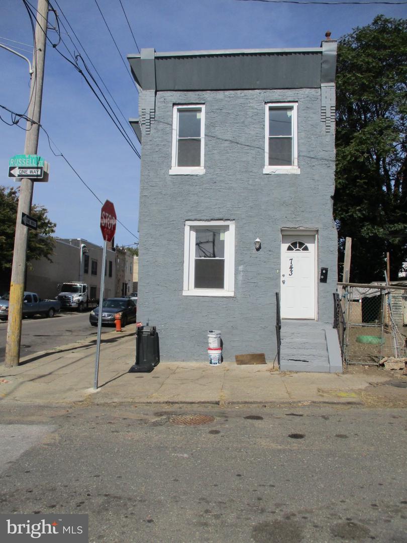 743 W RUSSELL ST Property Photo 1
