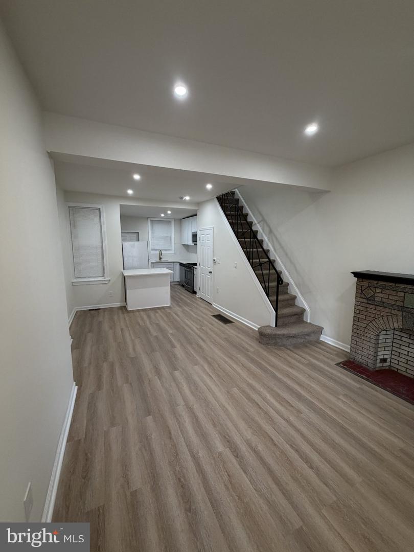1424 N CORLIES ST Property Photo 1