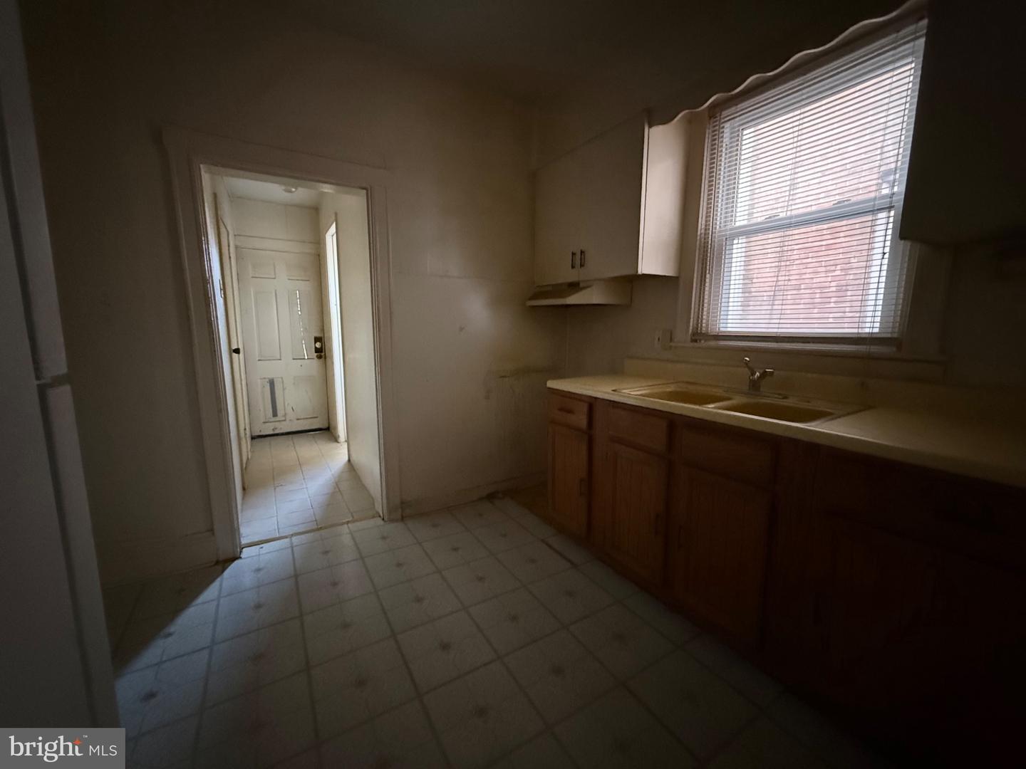 6533 Torresdale Ave Property Photo 5