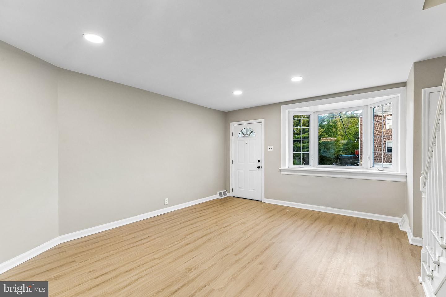 4022 Benner St Property Photo 5