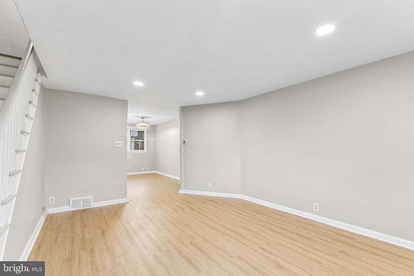 4022 Benner St Property Photo 6