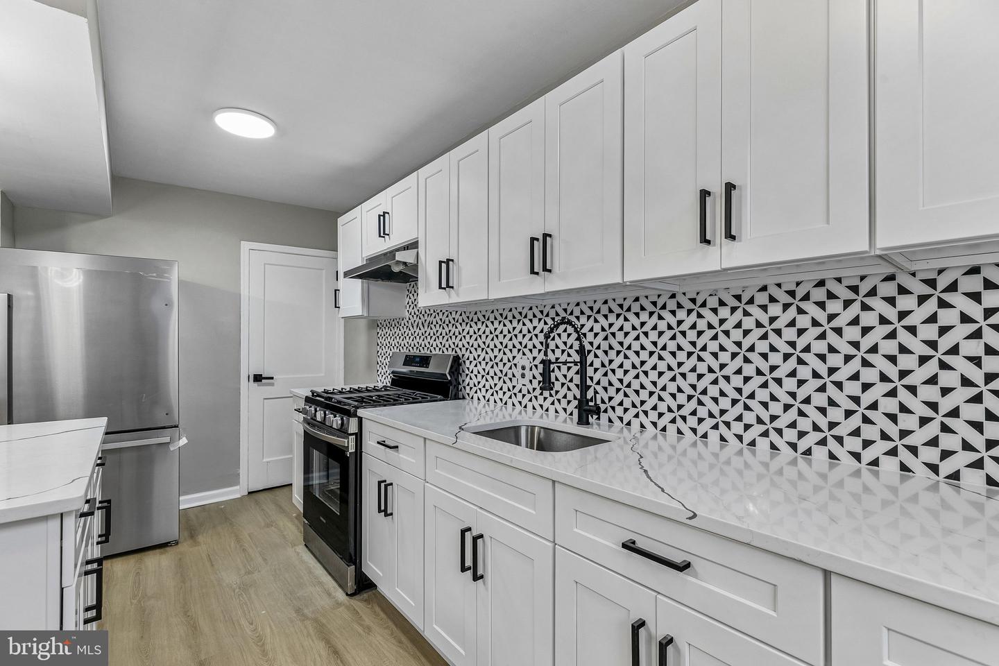 4022 Benner St Property Photo 8