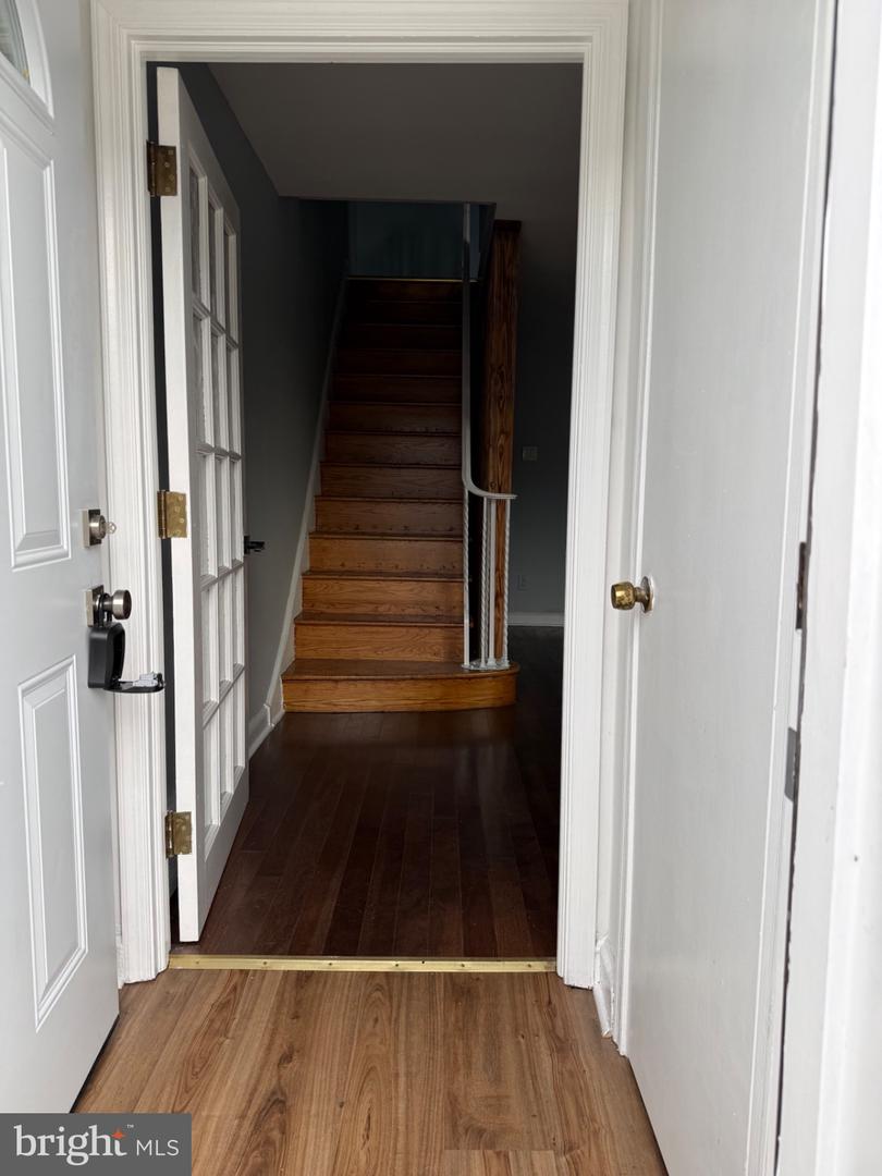 6809 Oakland St Property Photo 3