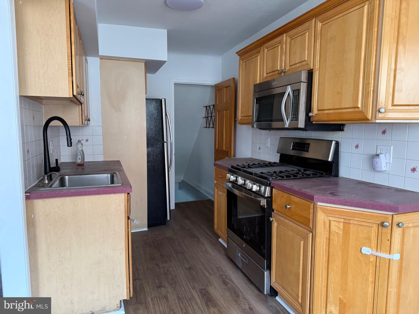 6809 Oakland St Property Photo 4