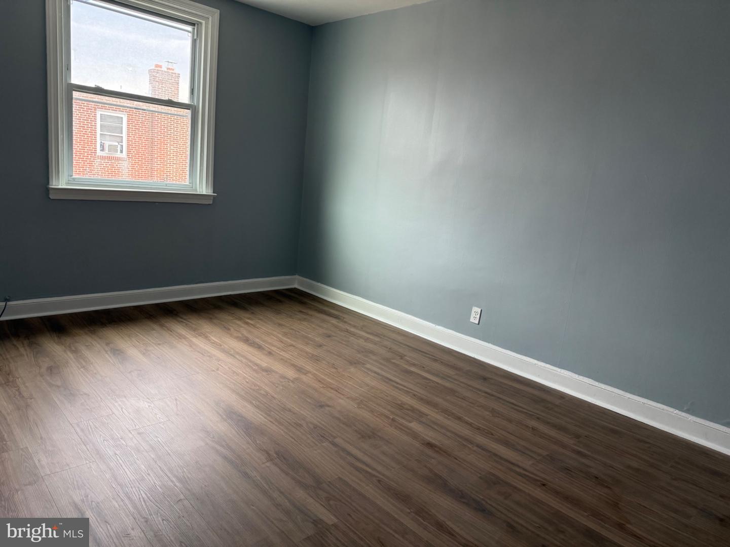 6809 Oakland St Property Photo 9