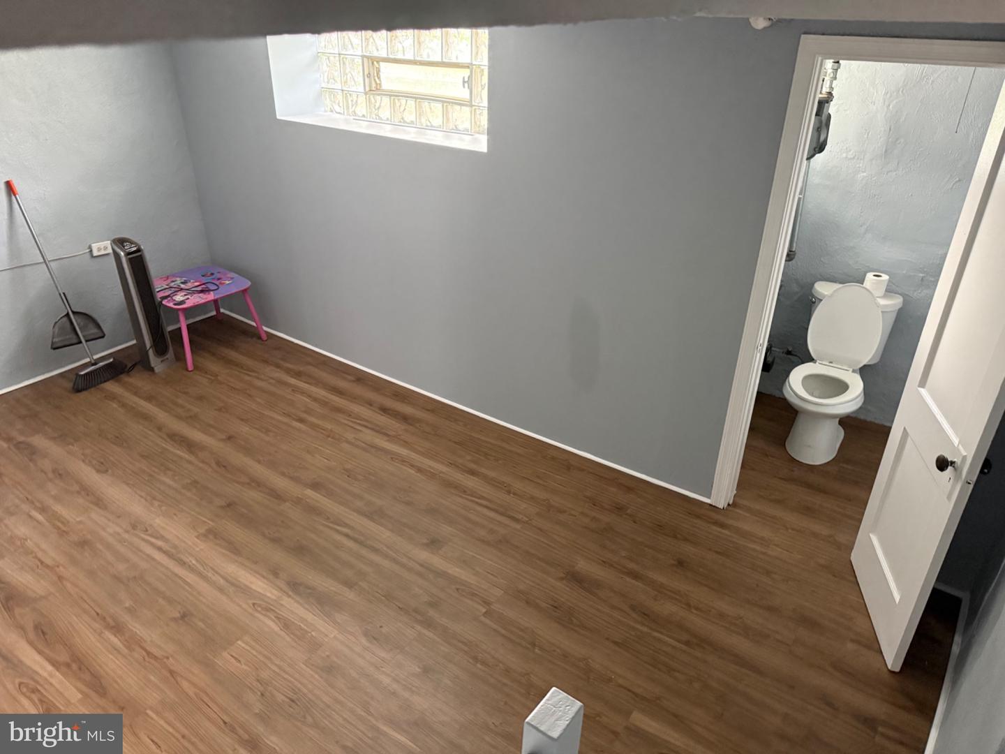 6809 Oakland St Property Photo 13