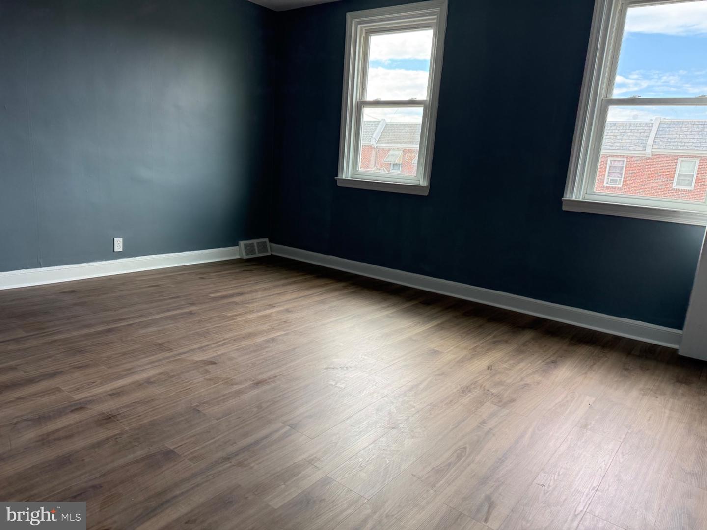 6809 Oakland St Property Photo 15