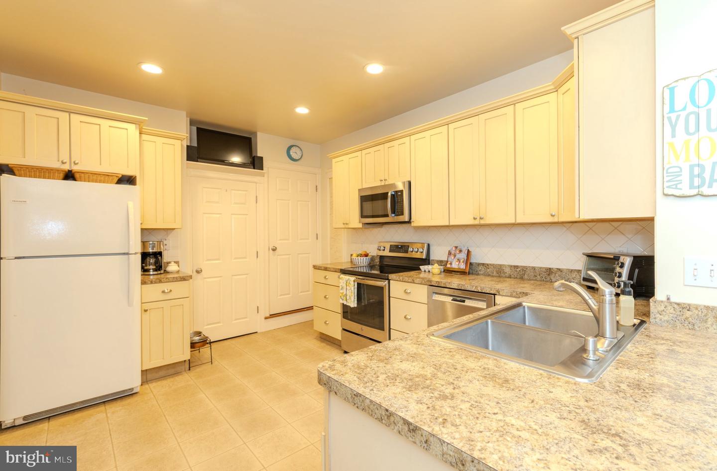 406 W Price St Property Photo 16