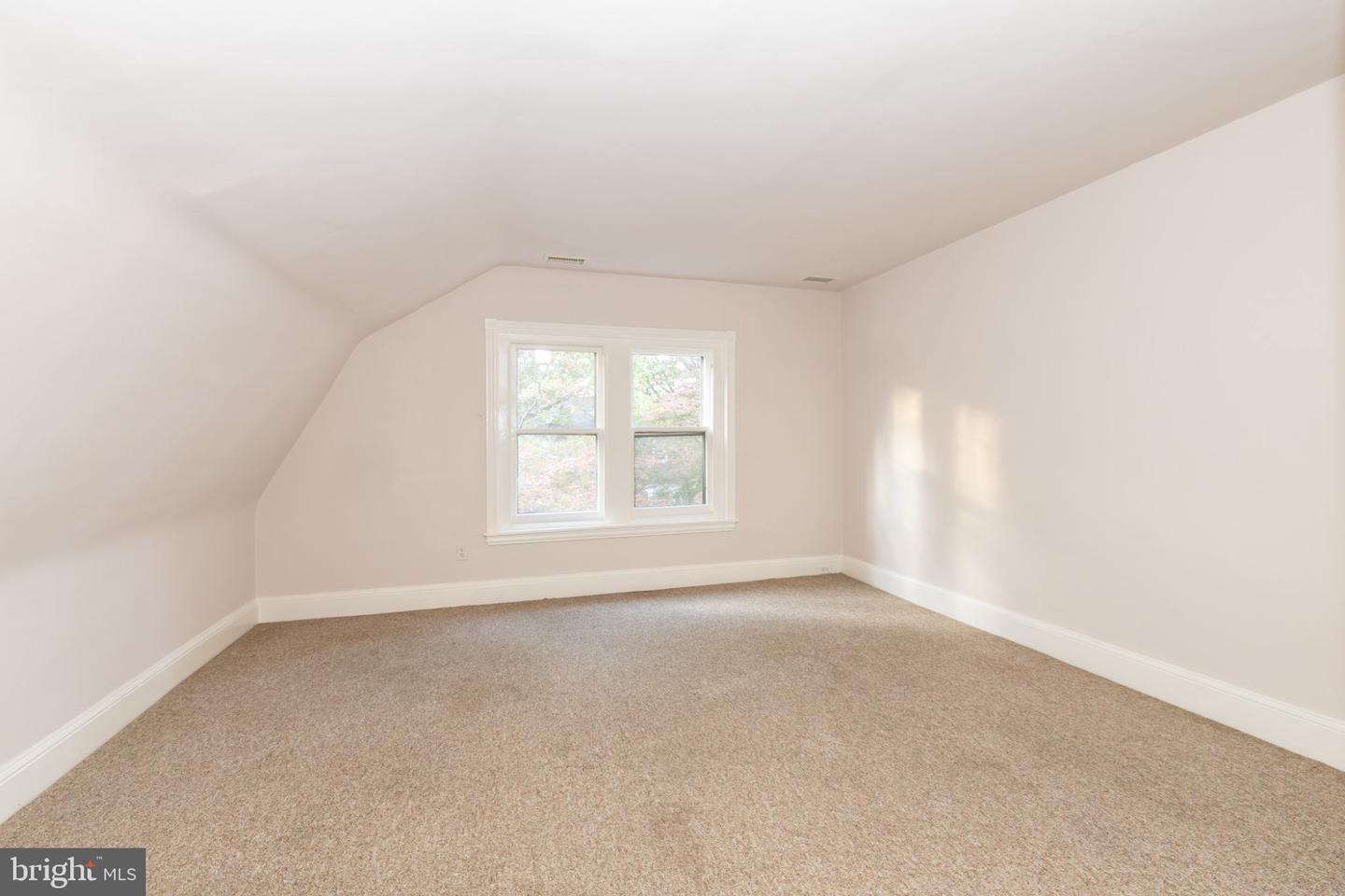 406 W Price St Property Photo 34