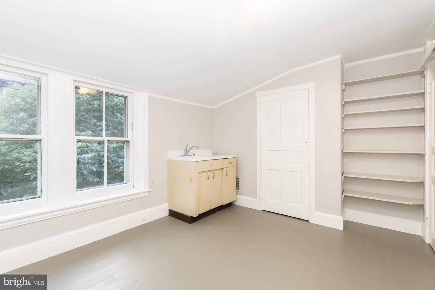 406 W Price St Property Photo 38