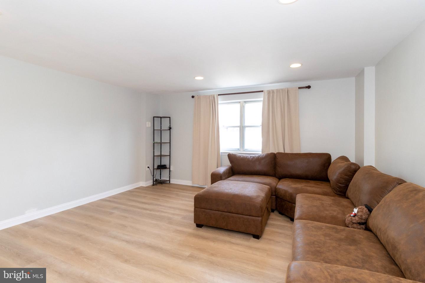 2653 Maxwell St Property Photo 4