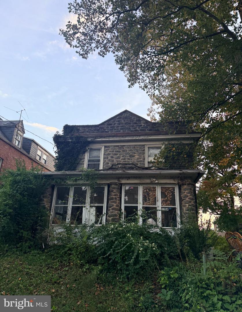 1204 MEDARY AVE