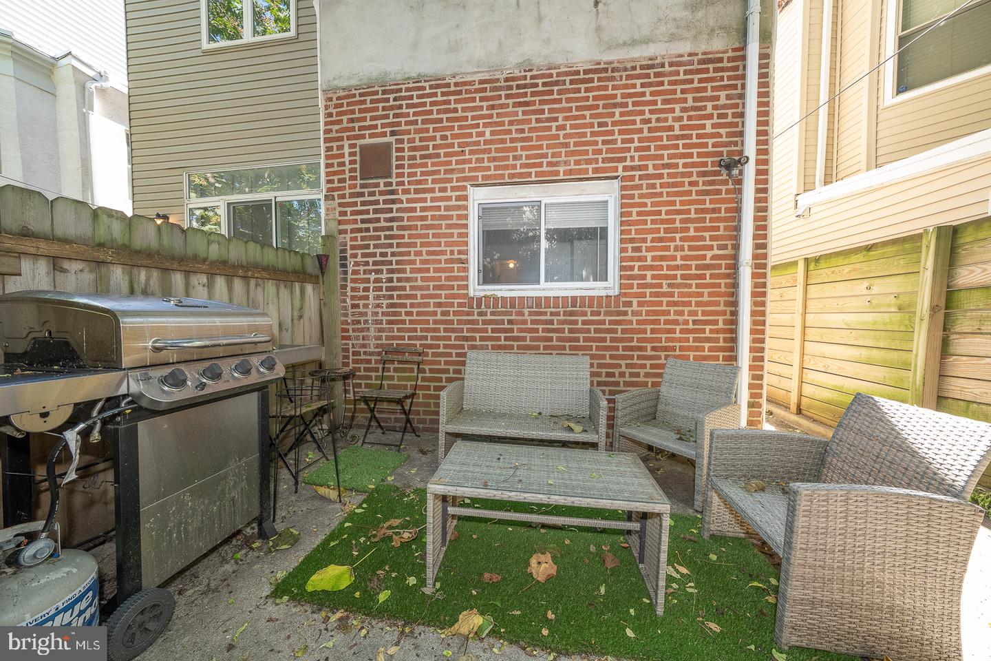 1827 Ginnodo St Property Photo 8