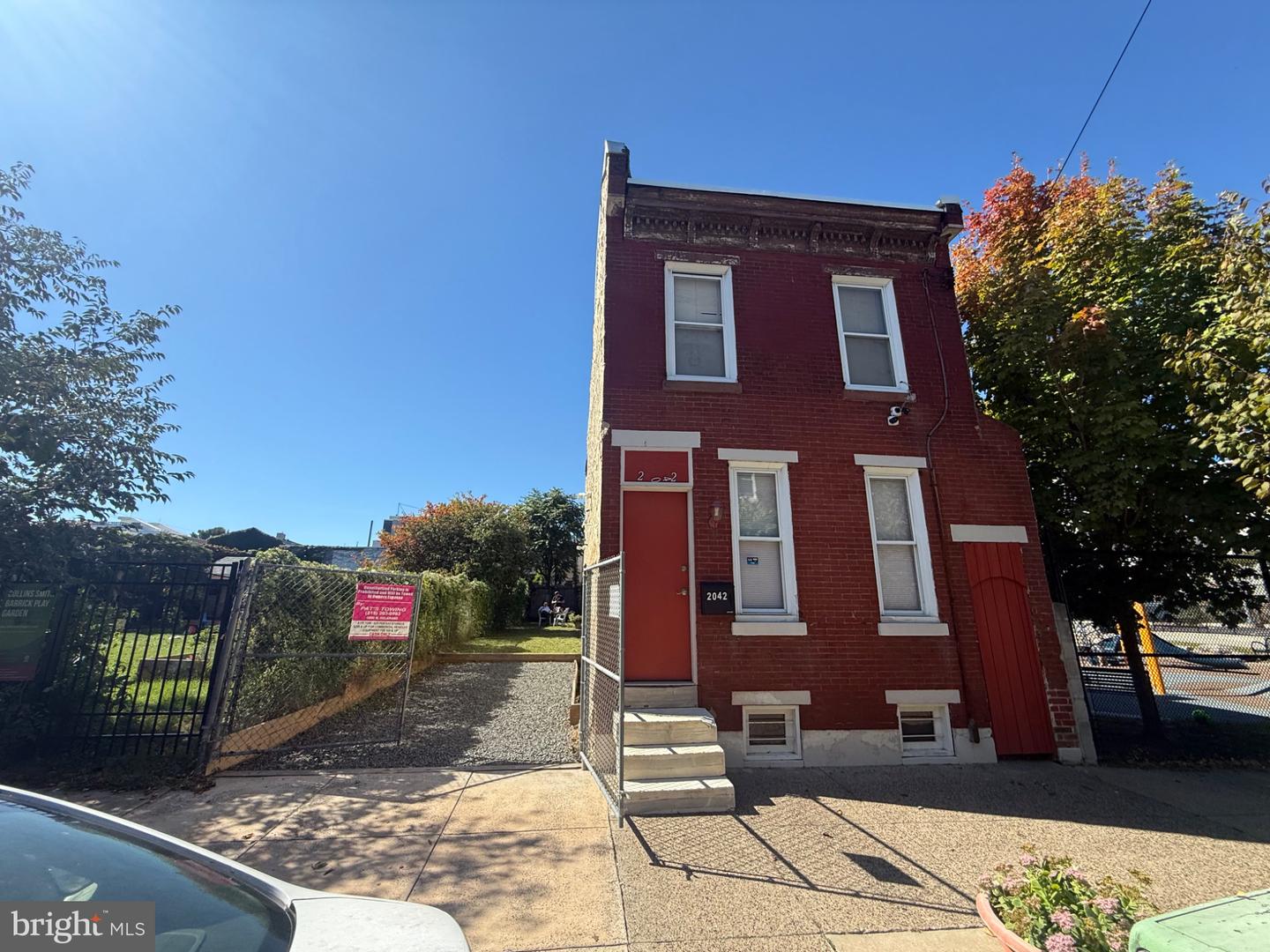 2042-44 E HAGERT ST Property Photo 1