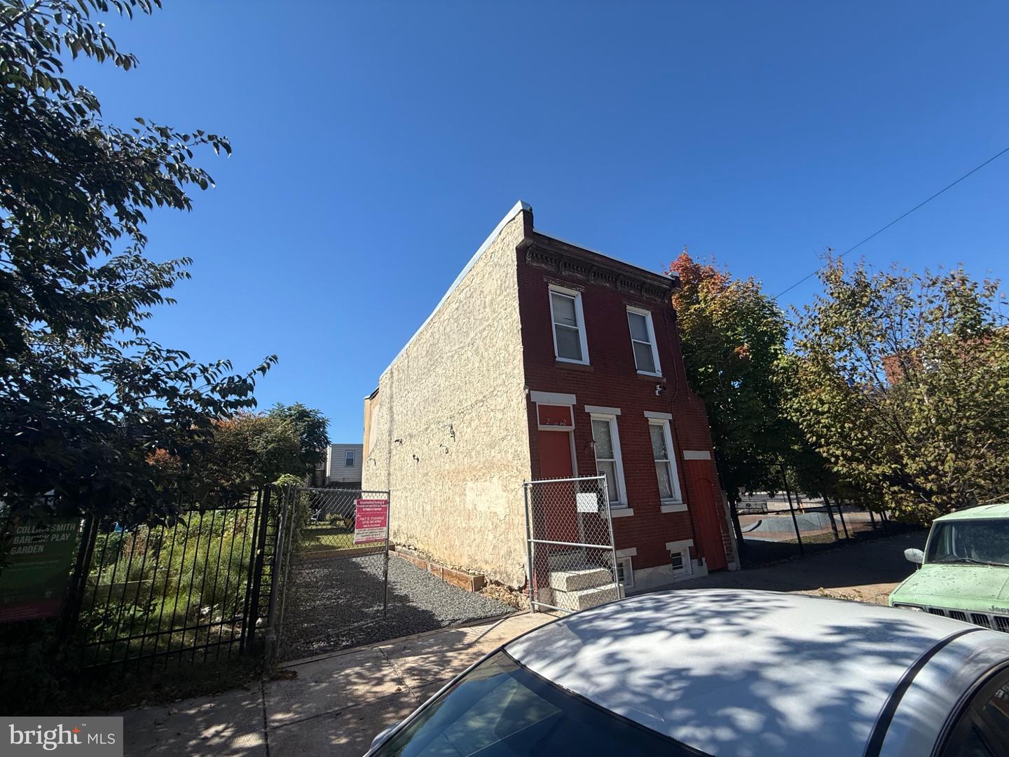 2042-44 E Hagert St Property Photo 2