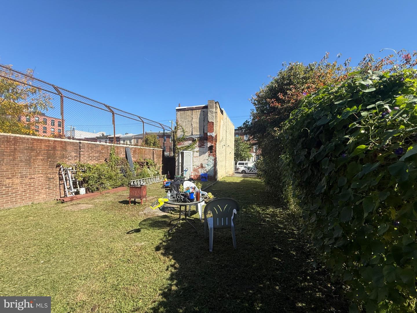 2042-44 E Hagert St Property Photo 6