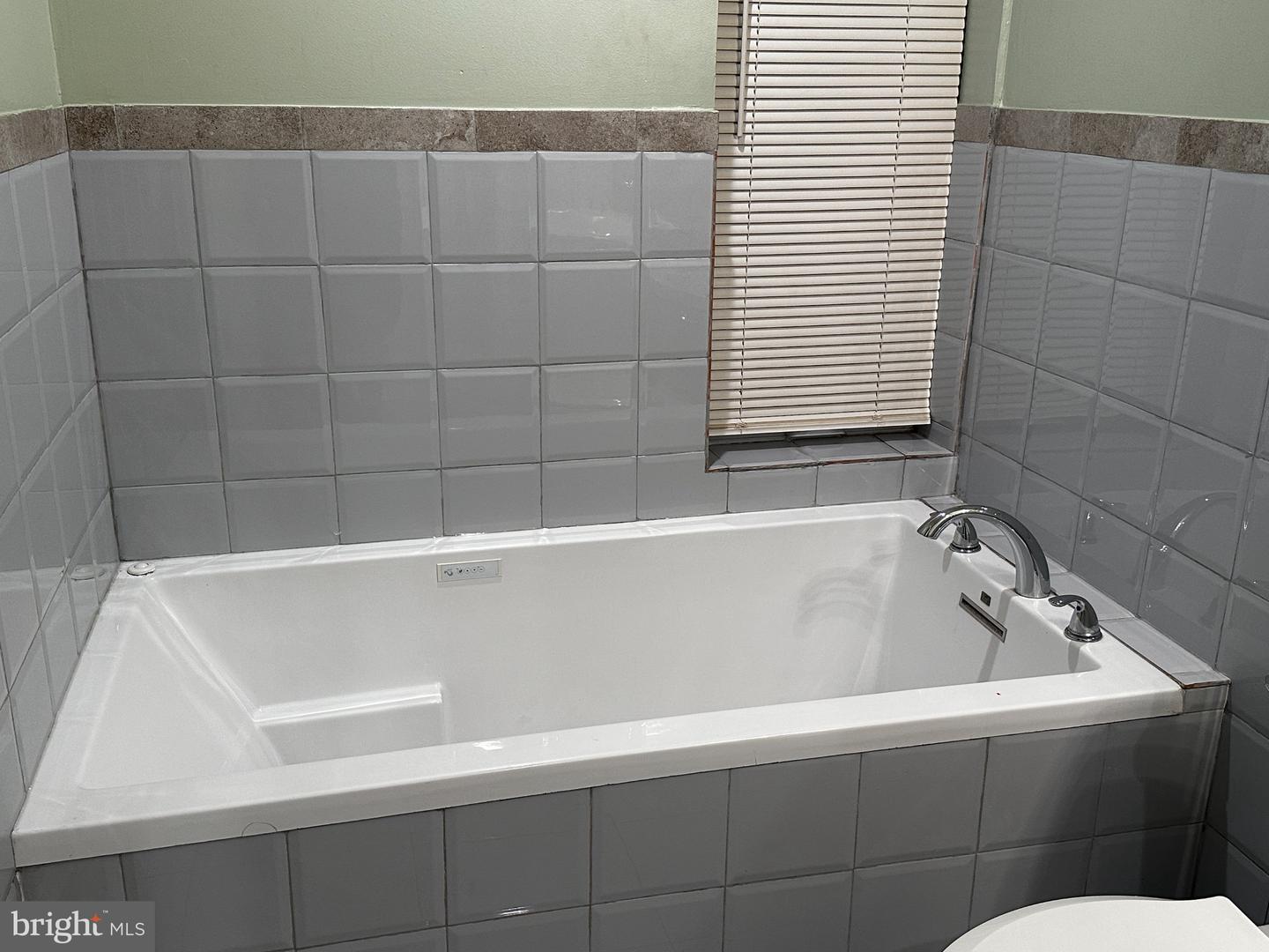 1217 N Taylor St Property Photo 7