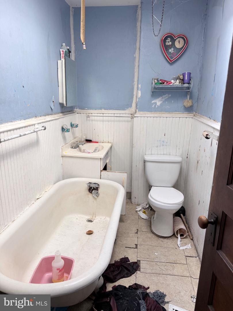 5413 Race St Property Photo 4