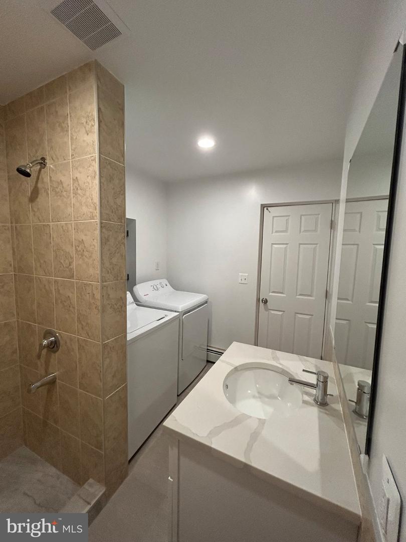 1925 N Darien St Property Photo 21