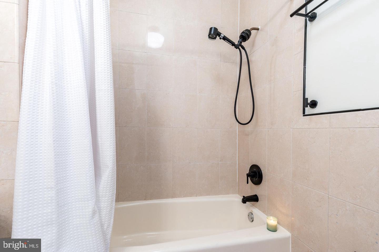 250 S 13th St #3e Property Photo 18