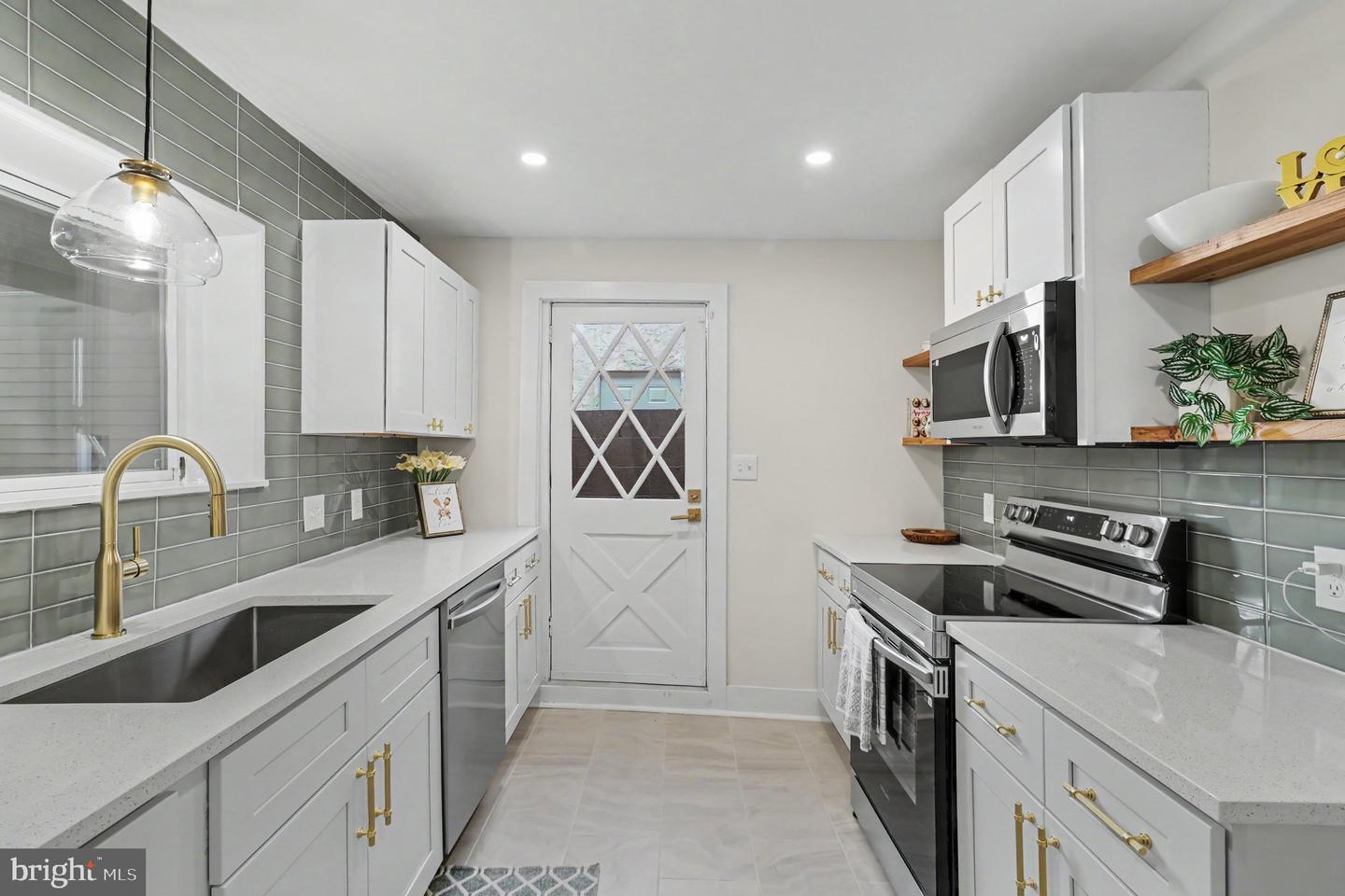 2542 Jasper St Property Photo 15