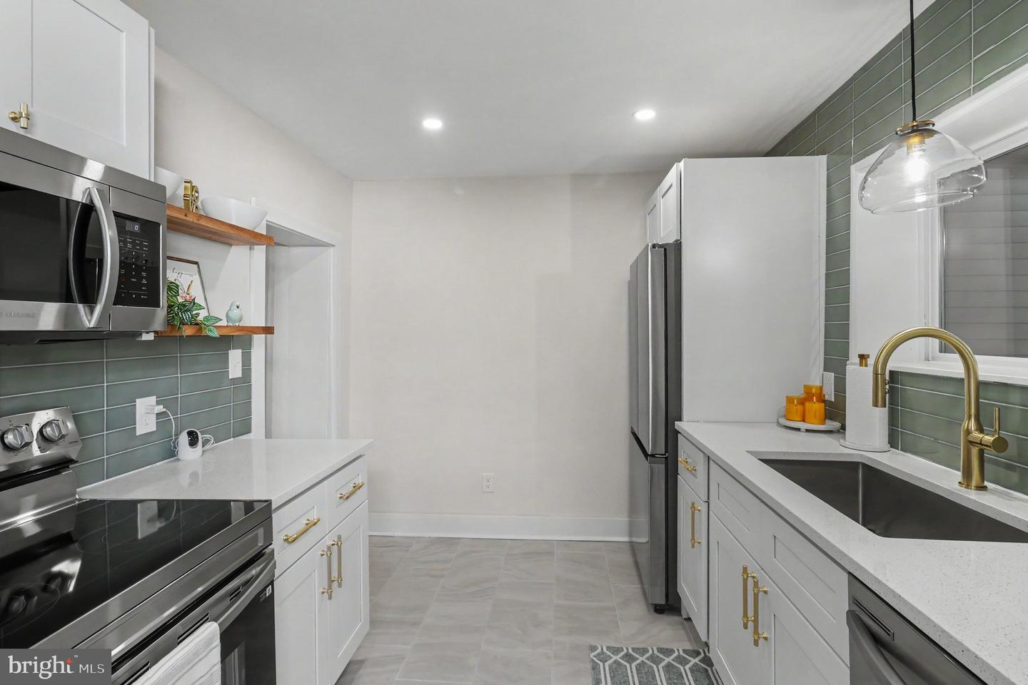 2542 Jasper St Property Photo 17